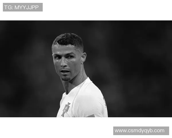 足球明星黑白照背后的故事与瞬间展现他们的辉煌与坚持 足球明星黑白照背后的故事与瞬间展现他们的辉煌与坚持