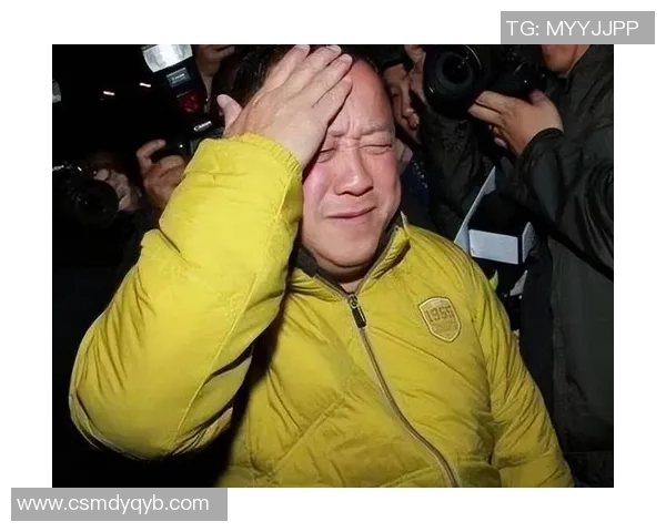 曾志伟与足球明星的精彩邂逅视频引发热议,感受他们的友谊与激情 曾志伟与足球明星的精彩邂逅视频引发热议,感受他们的友谊与激情