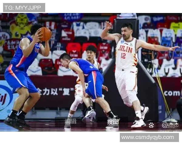 武汉篮球队在邀请赛中以98分高居积分榜首位展现强劲实力 武汉篮球队在邀请赛中以98分高居积分榜首位展现强劲实力